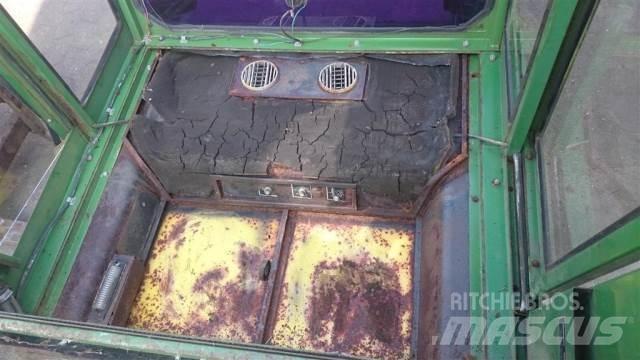 John Deere 975 Cabins and interior
