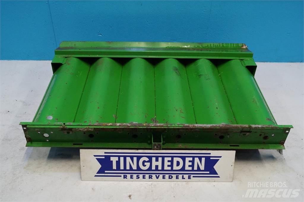 John Deere 9780 Sand and salt spreaders