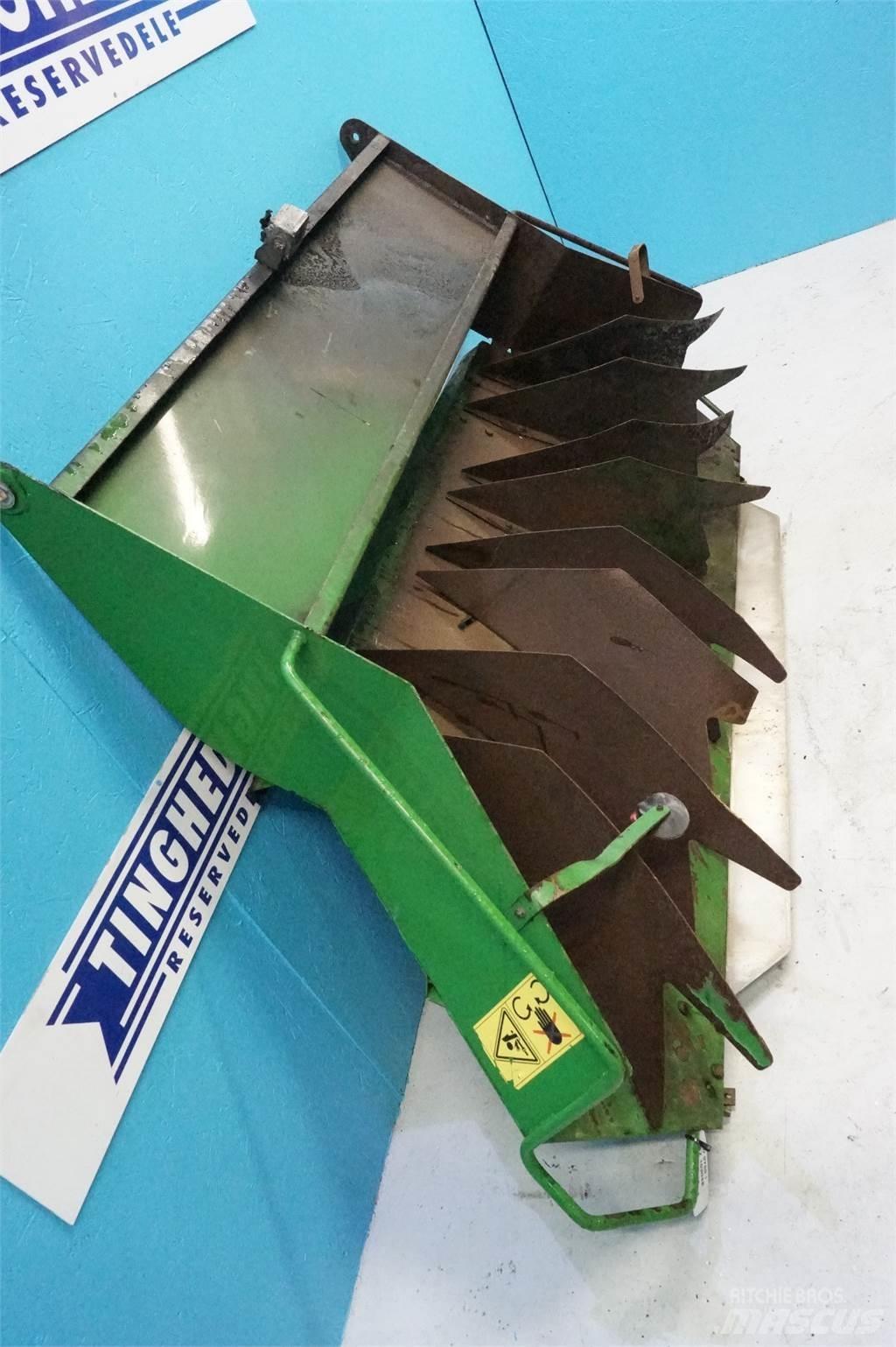 John Deere 9780 Sand and salt spreaders