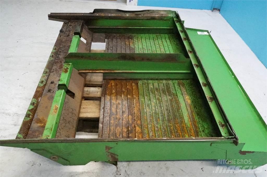 John Deere 9780 Sand and salt spreaders