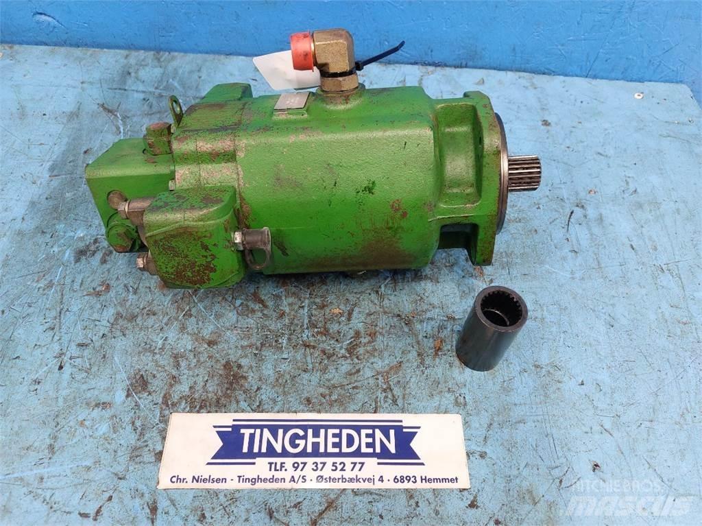 John Deere 9880i Hydraulics