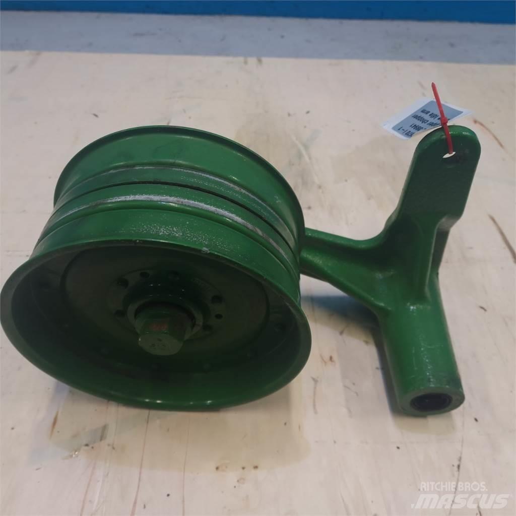 John Deere S670 Farm machinery