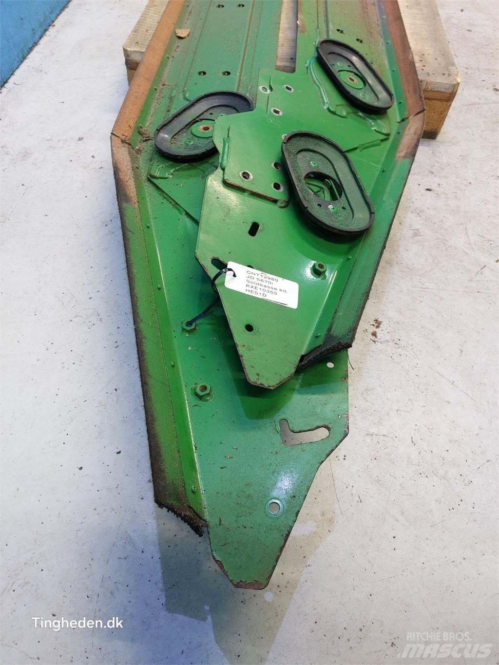 John Deere S670 Sand and salt spreaders