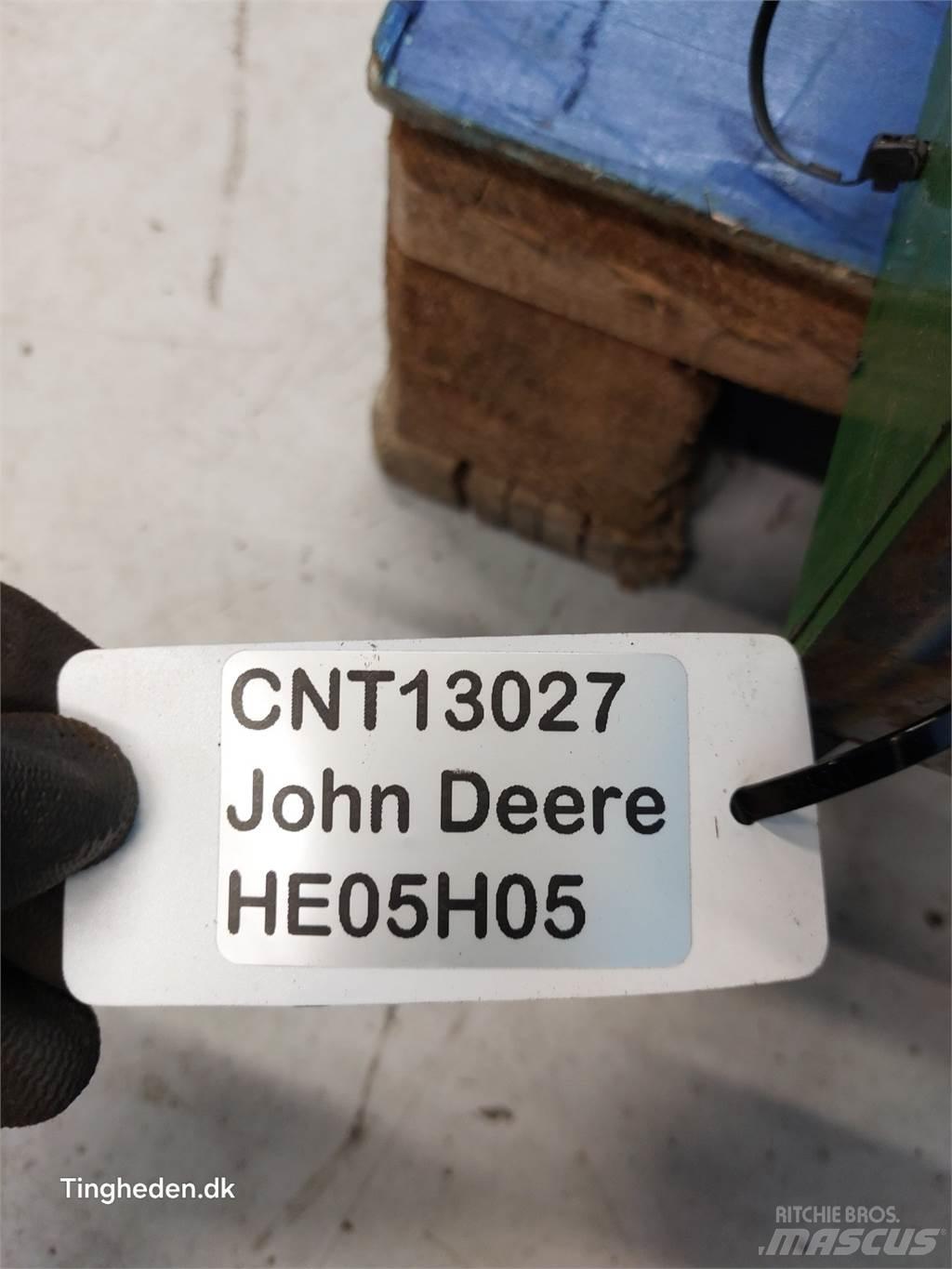 John Deere S670 Farm machinery