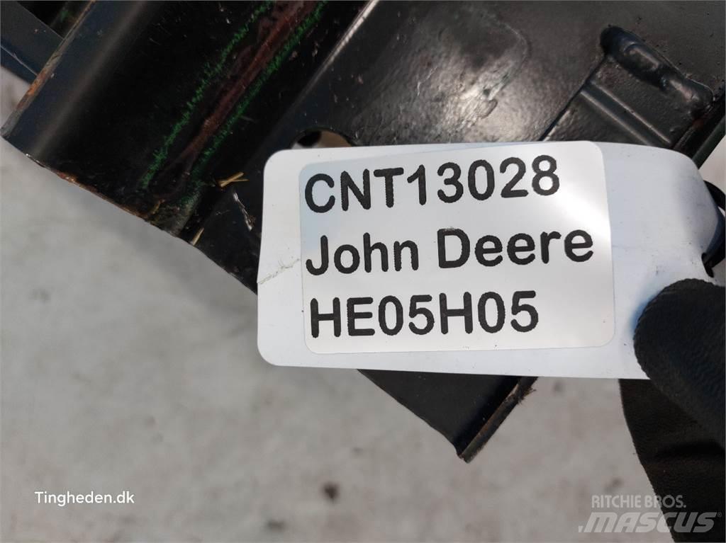 John Deere S670 Sand and salt spreaders