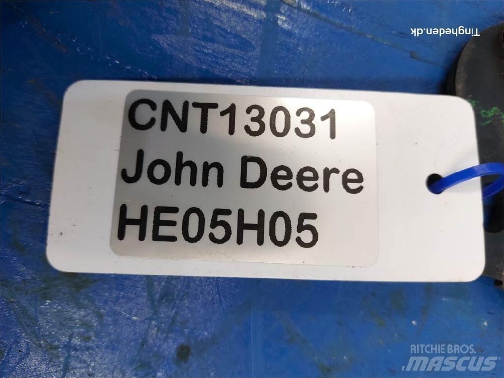 John Deere S670 Sand and salt spreaders