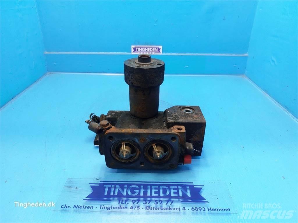 John Deere T660I Engines