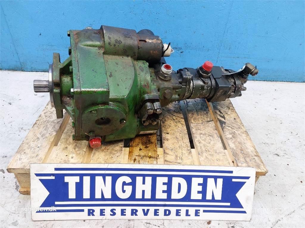 John Deere T660I Transmission