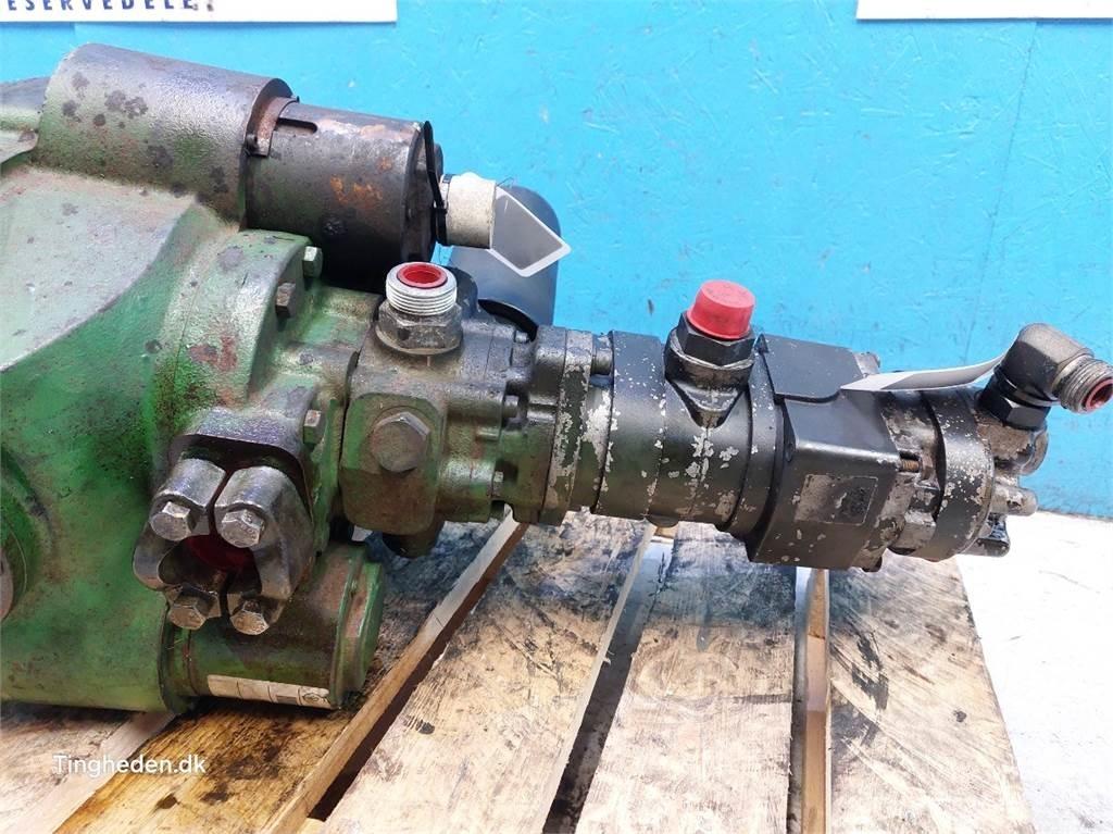 John Deere T660I Transmission
