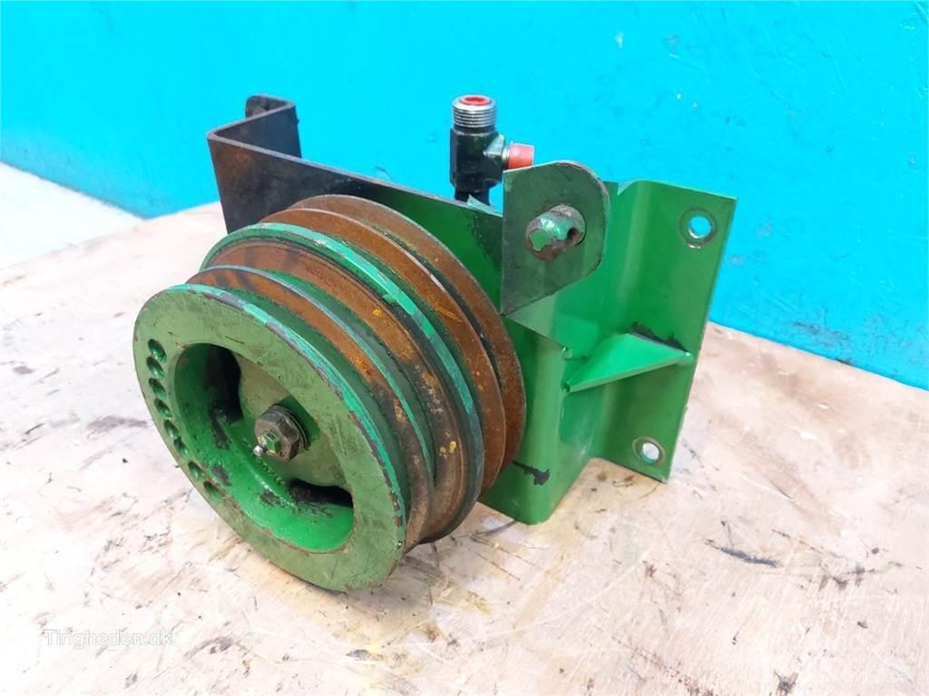 John Deere T660I Hydraulics