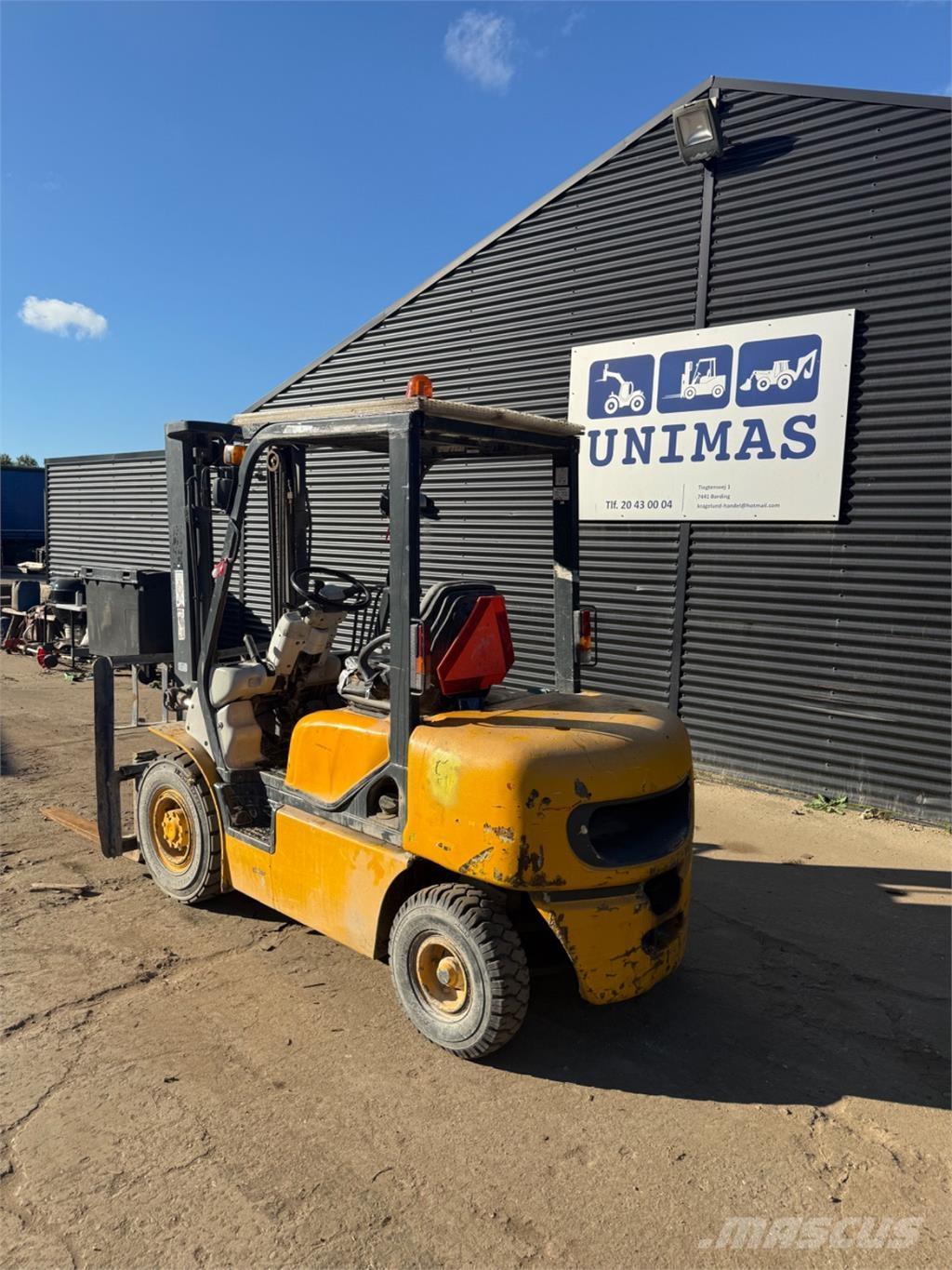 Komatsu FD25 Diesel trucks