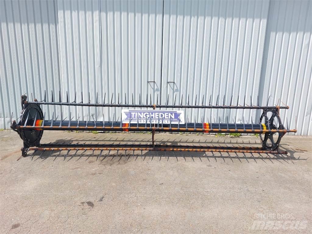 MacDon D60 Combine harvester accessories