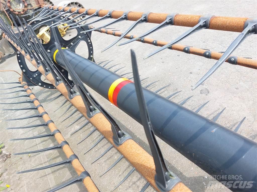 MacDon D60 Combine harvester accessories