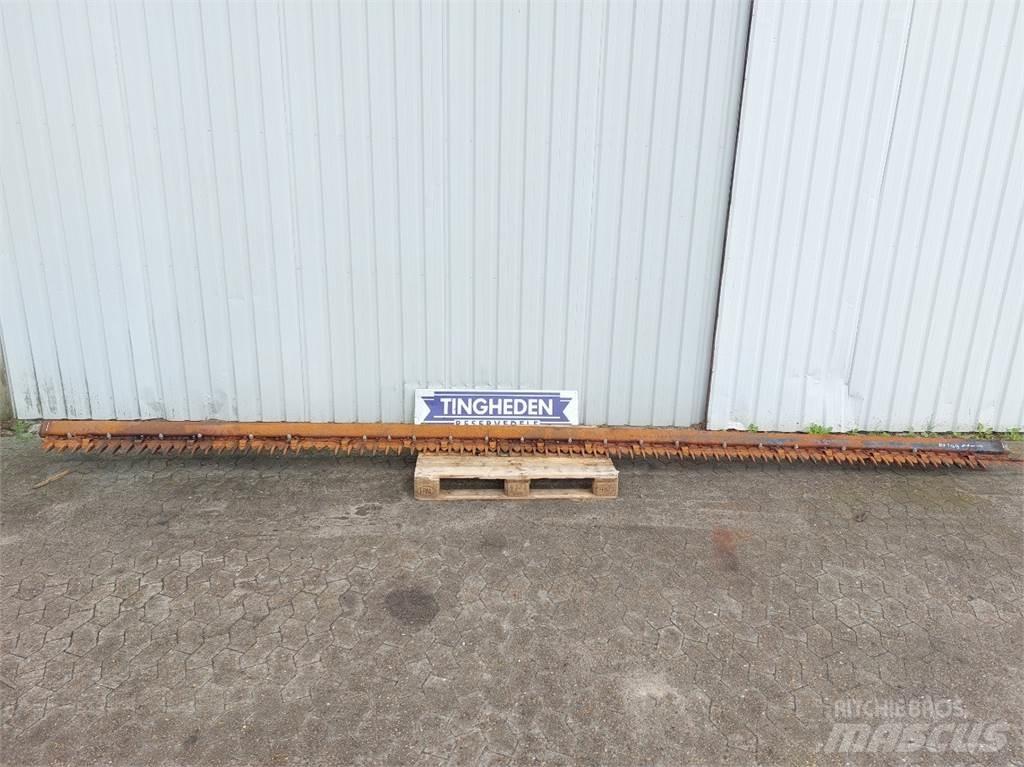 MacDon D60 Combine harvester accessories