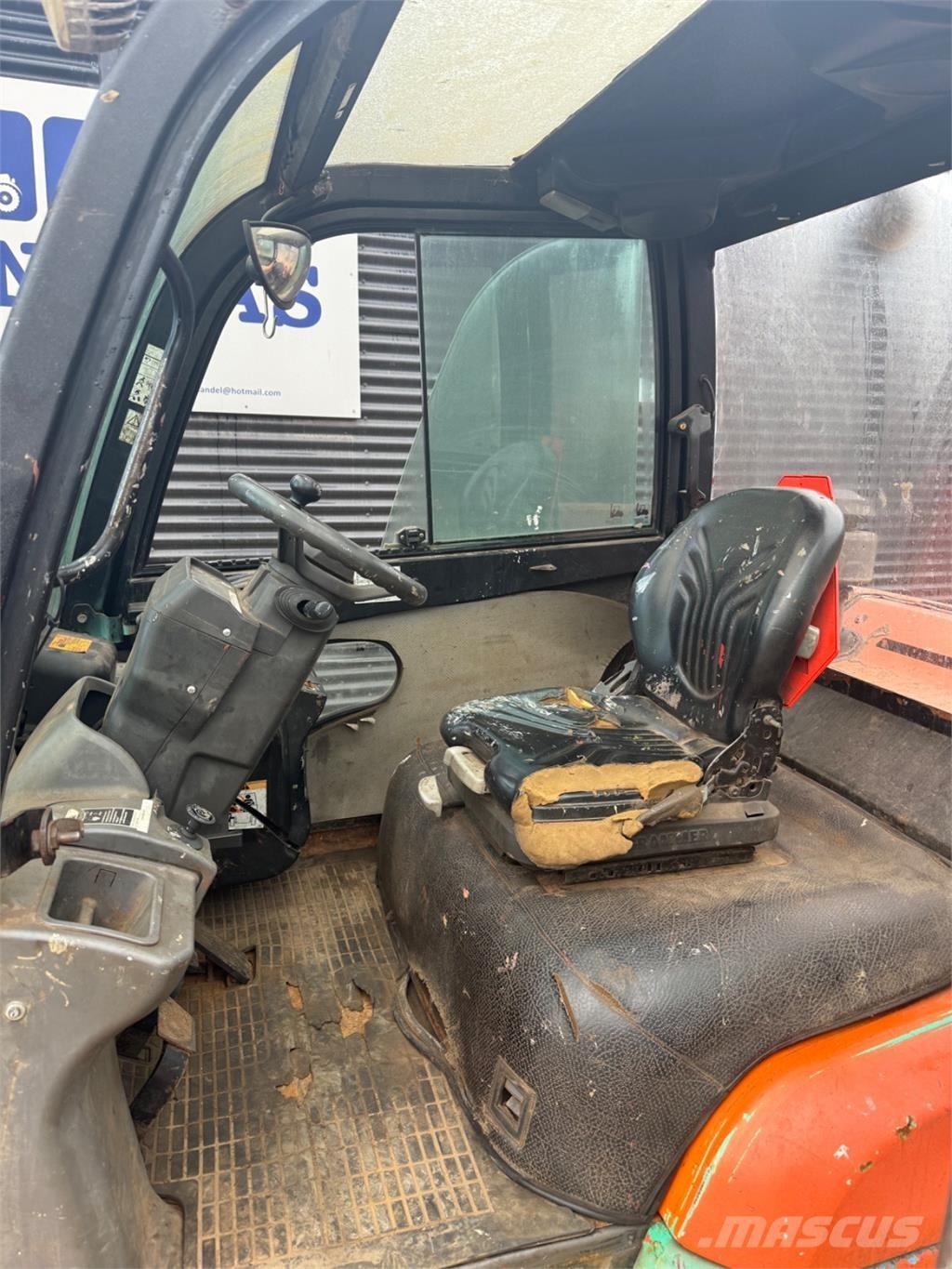 Mitsubishi FD40 Diesel trucks