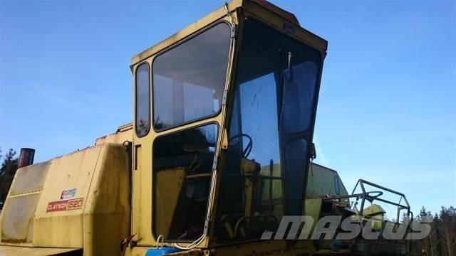 New Holland 1520 Cabins and interior