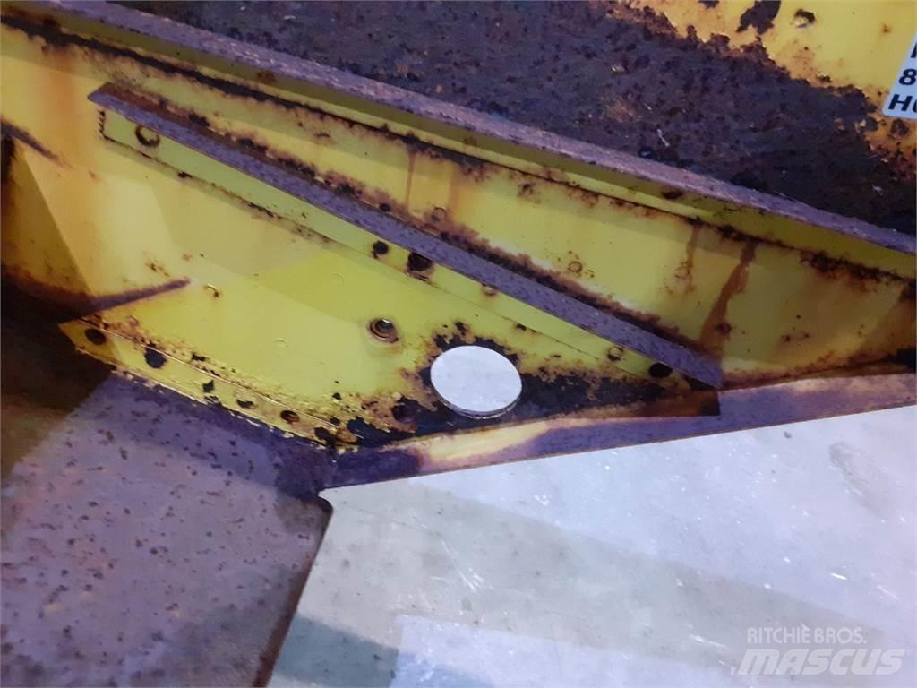New Holland 8060 Sand and salt spreaders