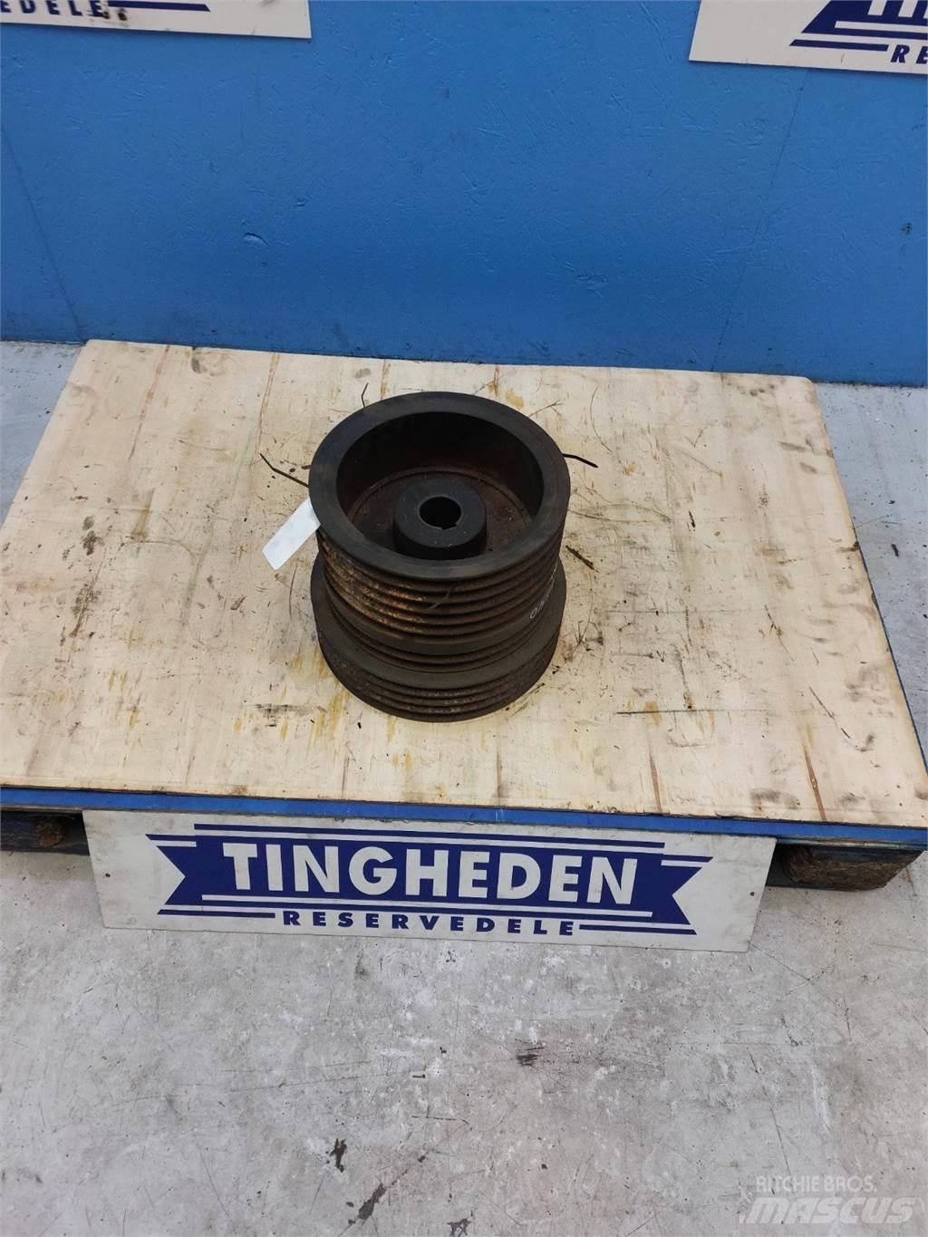 New Holland 8060 Farm machinery