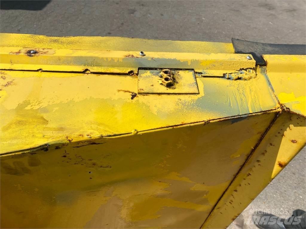 New Holland TX34 Sand and salt spreaders