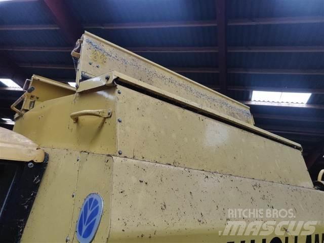 New Holland TX66 Farm machinery