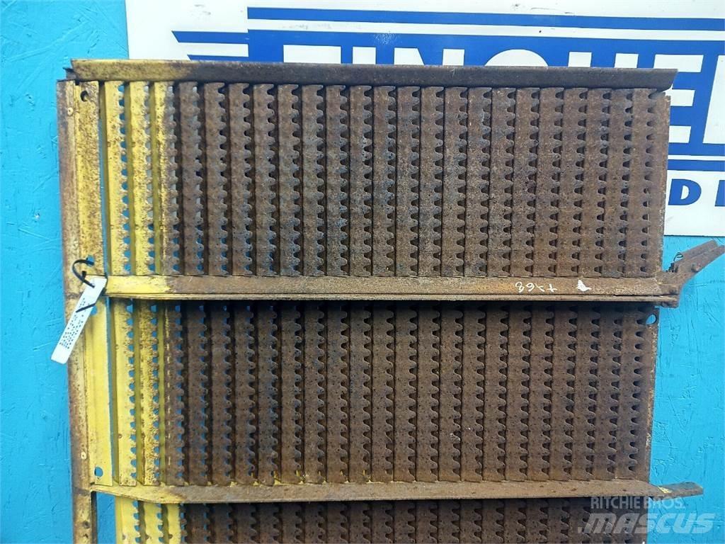 New Holland TX68 Sand and salt spreaders