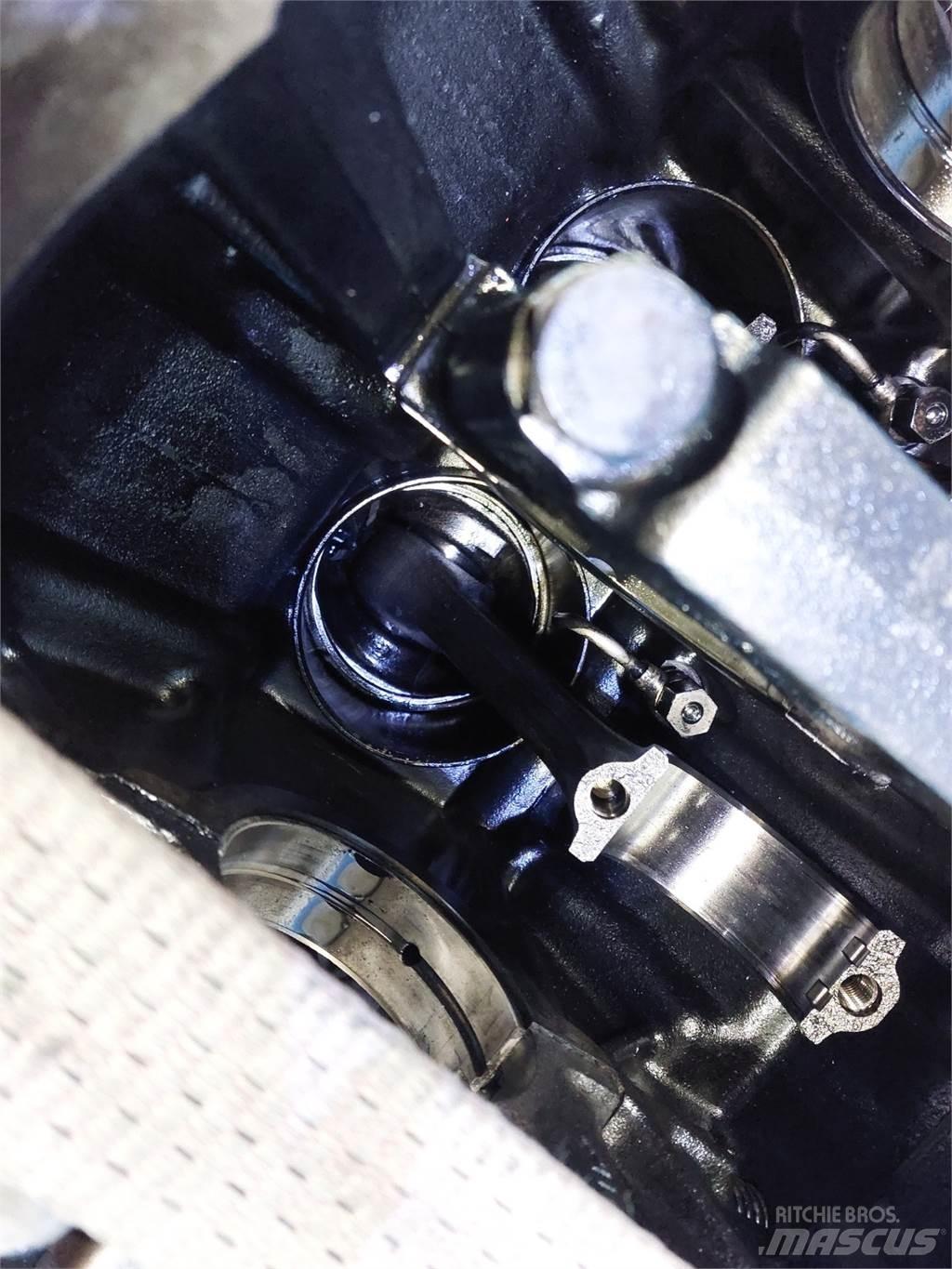 Valtra S280 Engines