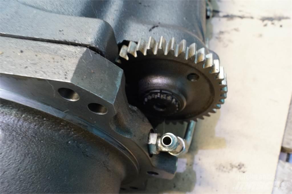 Valtra T213 Transmission
