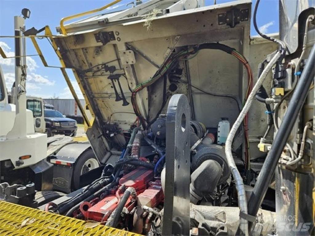 Autocar ACTT42 Terminal tractors