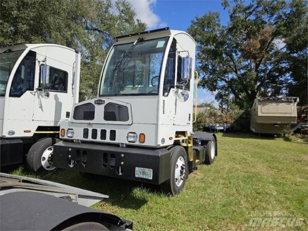 Autocar ACTT42 Terminal tractors