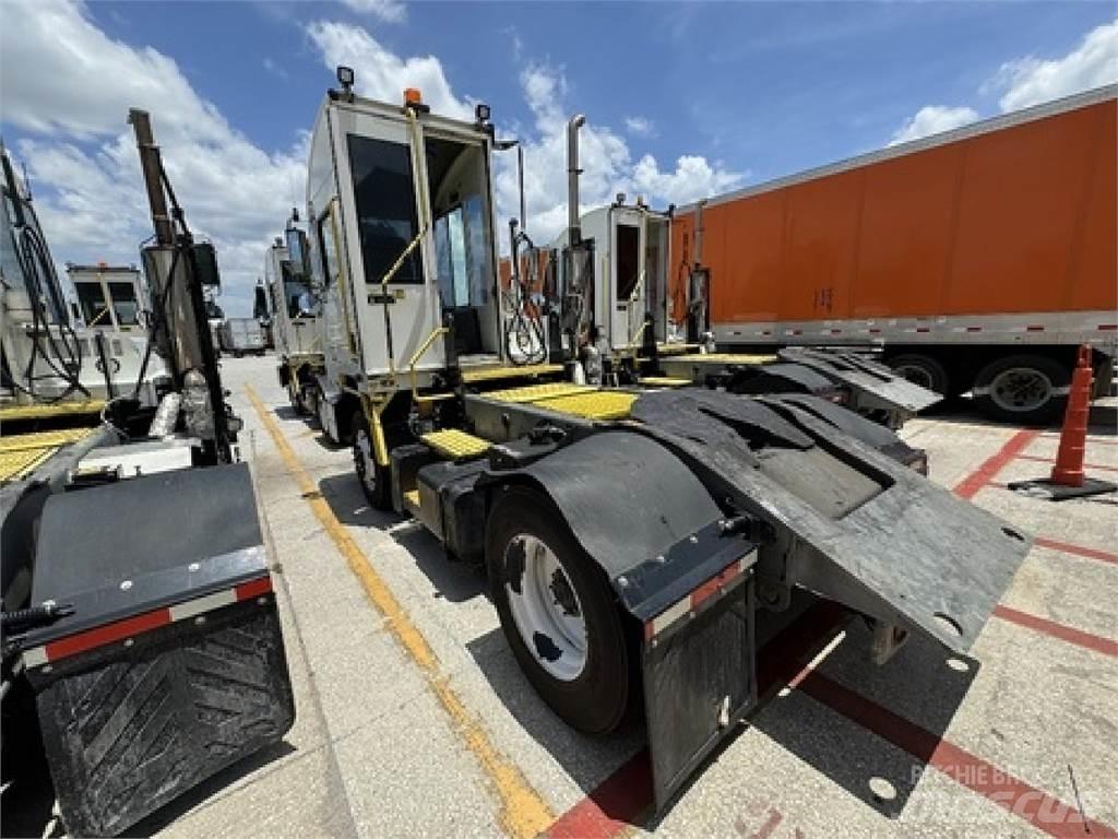 Autocar ACTT42 Terminal tractors