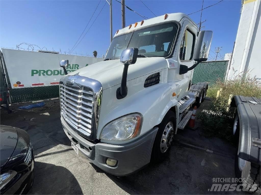 Freightliner CA113 Prime Movers