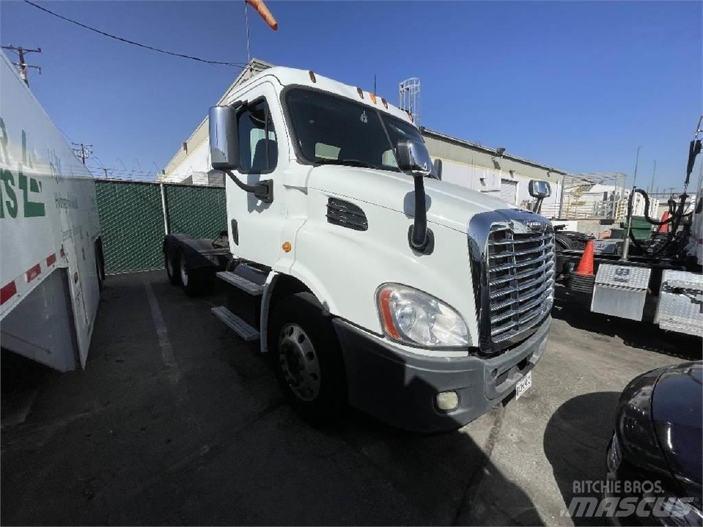 Freightliner CA113 Prime Movers