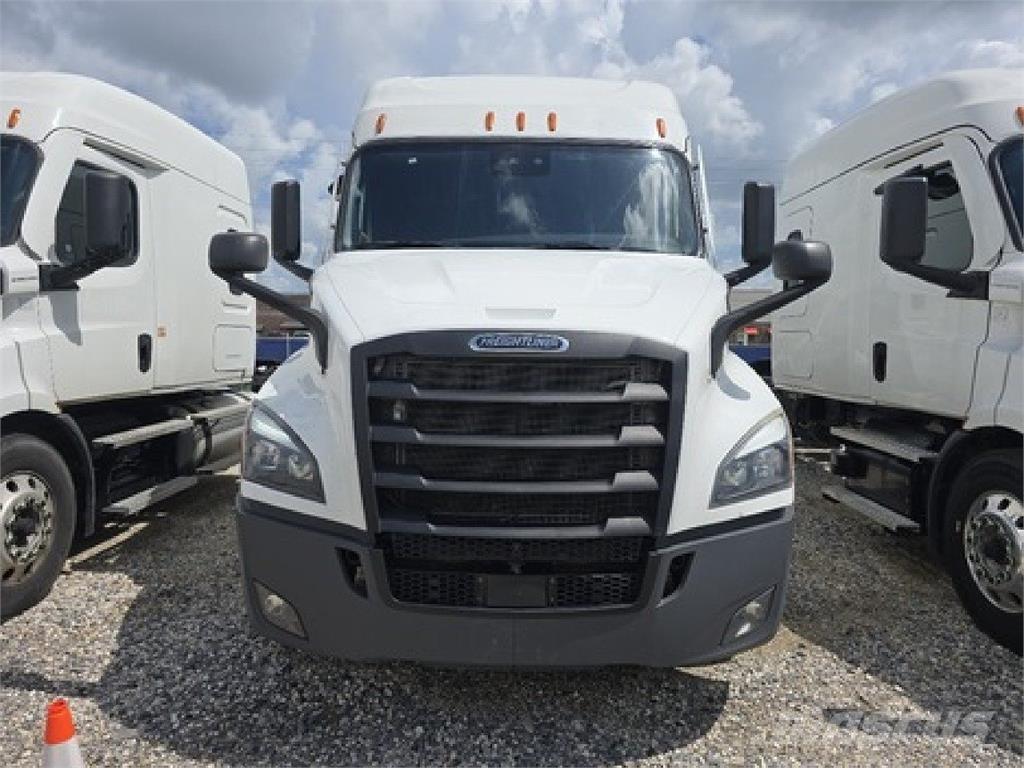 Freightliner CAS116 Prime Movers