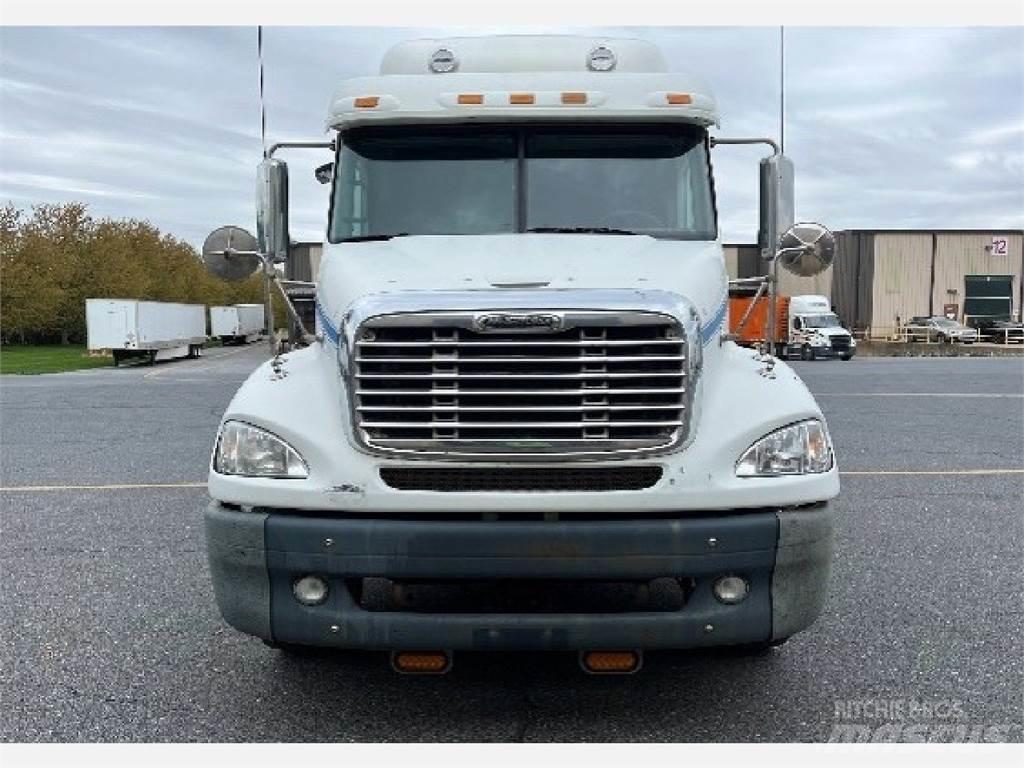 Freightliner CL112G Prime Movers