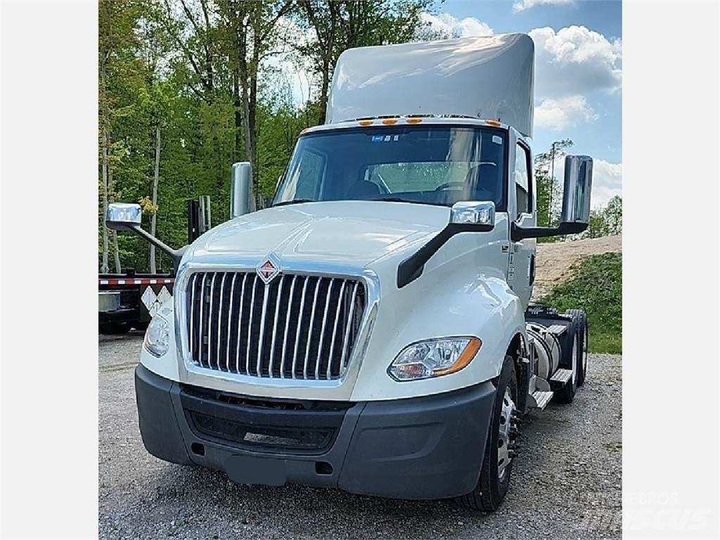 International LT Prime Movers
