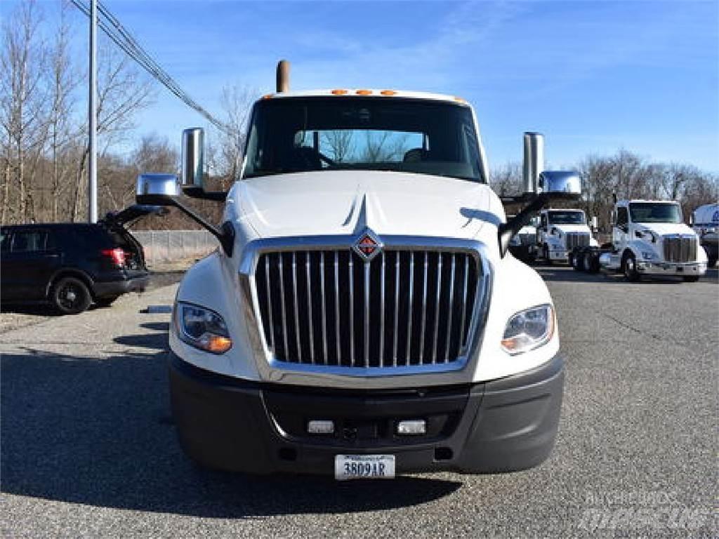 International LT625 Prime Movers