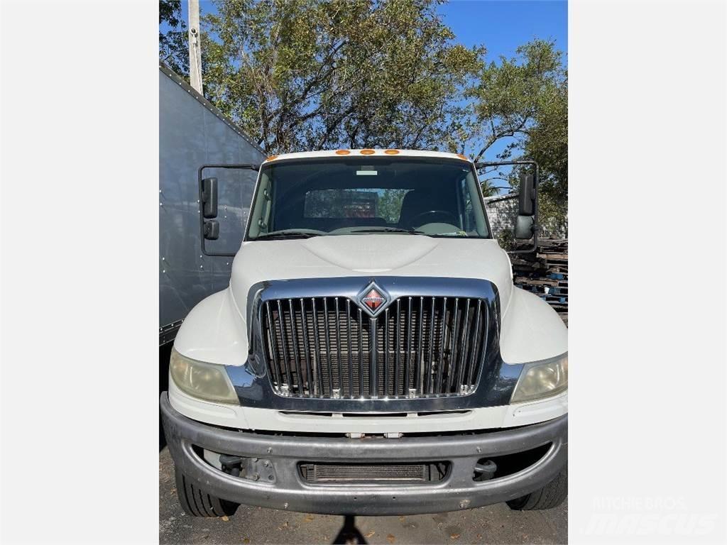 International MA025 Chassis Cab trucks