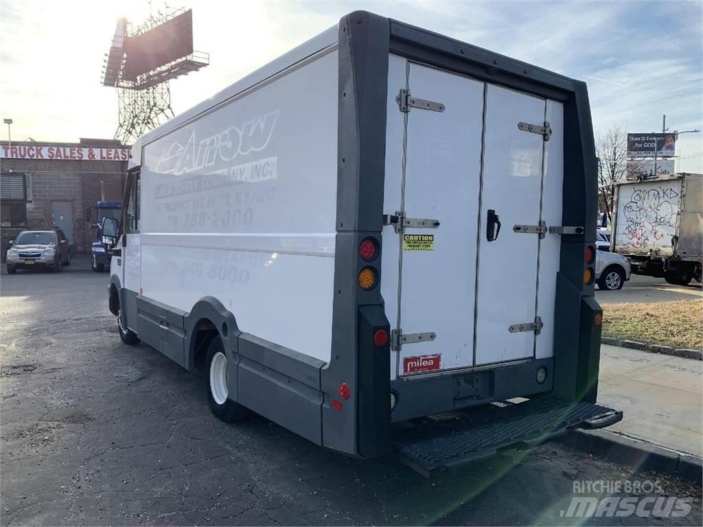 Isuzu Reach Box body