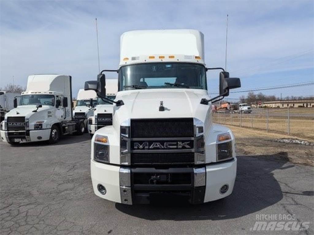 Mack AN64T Prime Movers