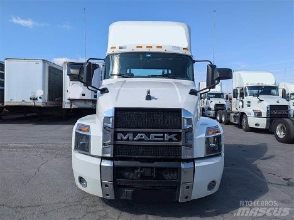 Mack AN64T Prime Movers