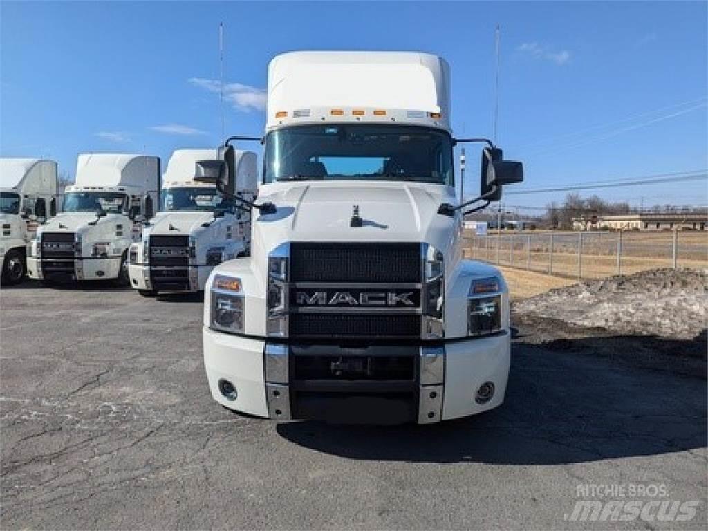 Mack AN64T Prime Movers