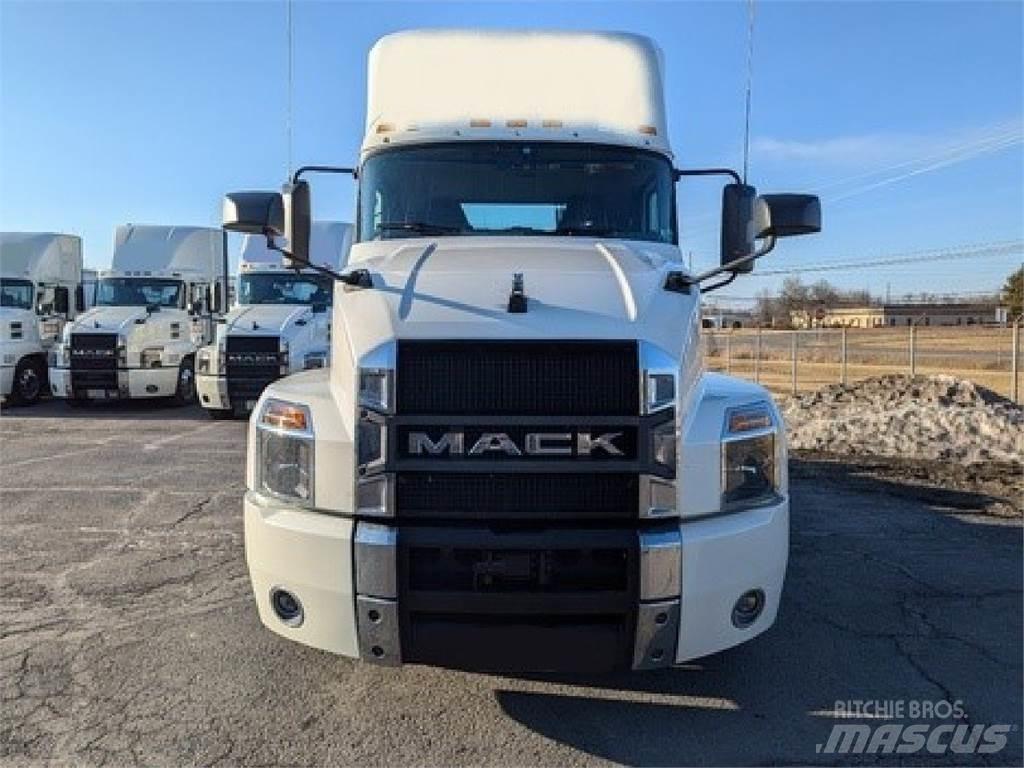 Mack AN64T Prime Movers