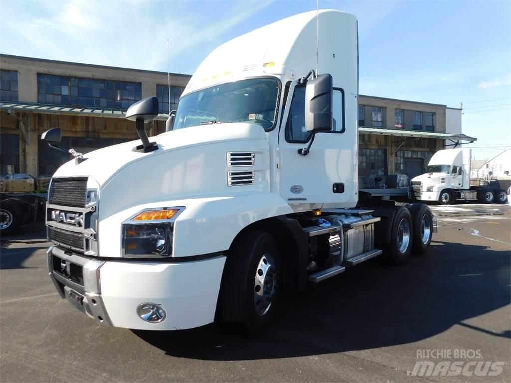 Mack AN64T Prime Movers