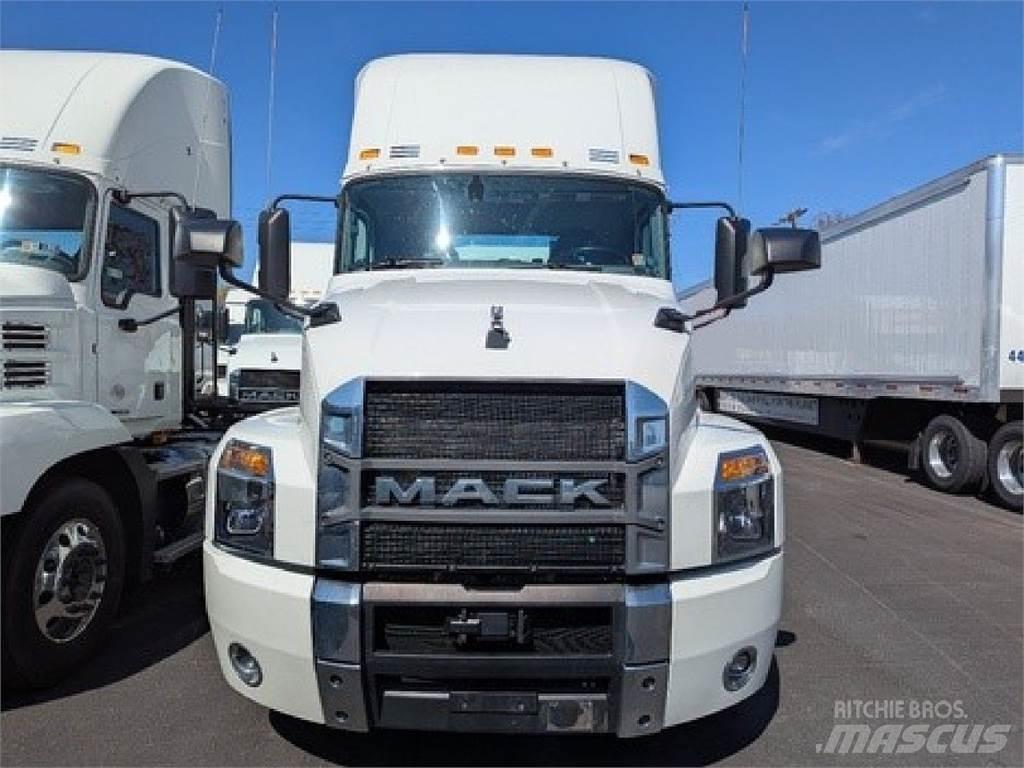 Mack AN64T Prime Movers