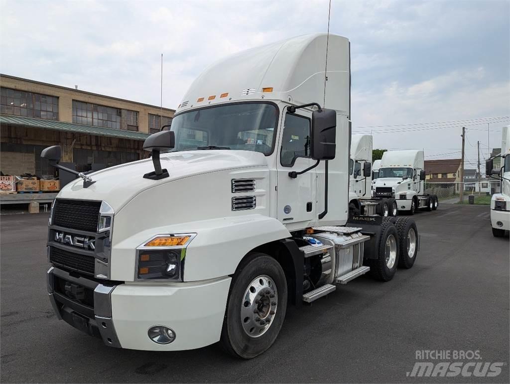 Mack AN64T Prime Movers