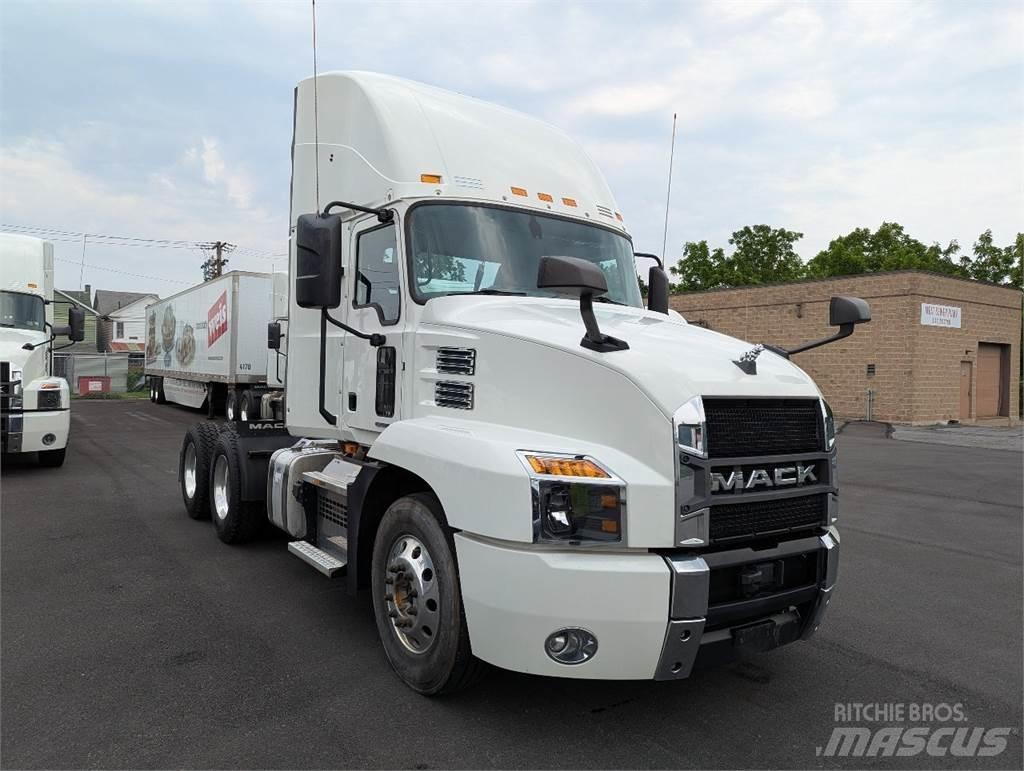 Mack AN64T Prime Movers