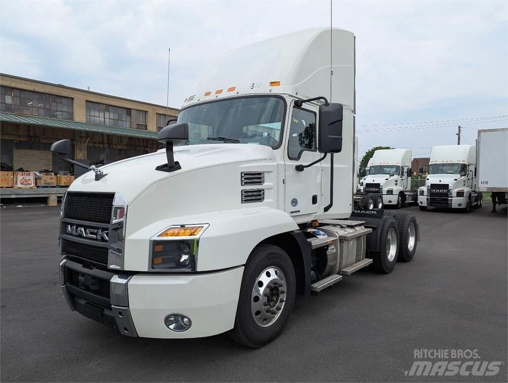 Mack AN64T Prime Movers