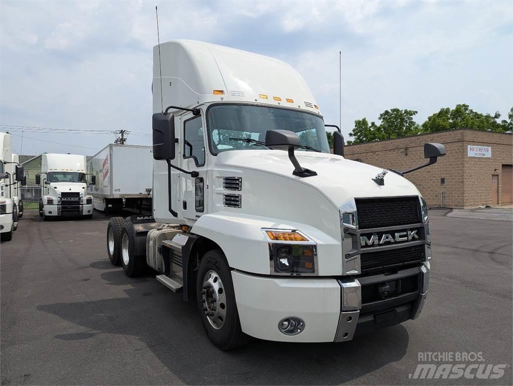Mack AN64T Prime Movers