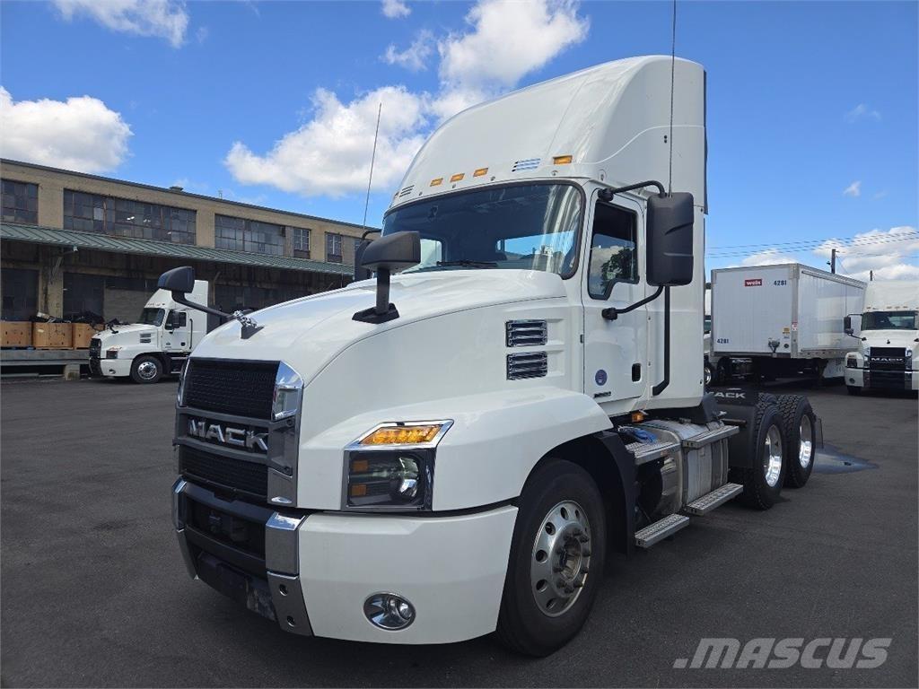 Mack AN64T Prime Movers