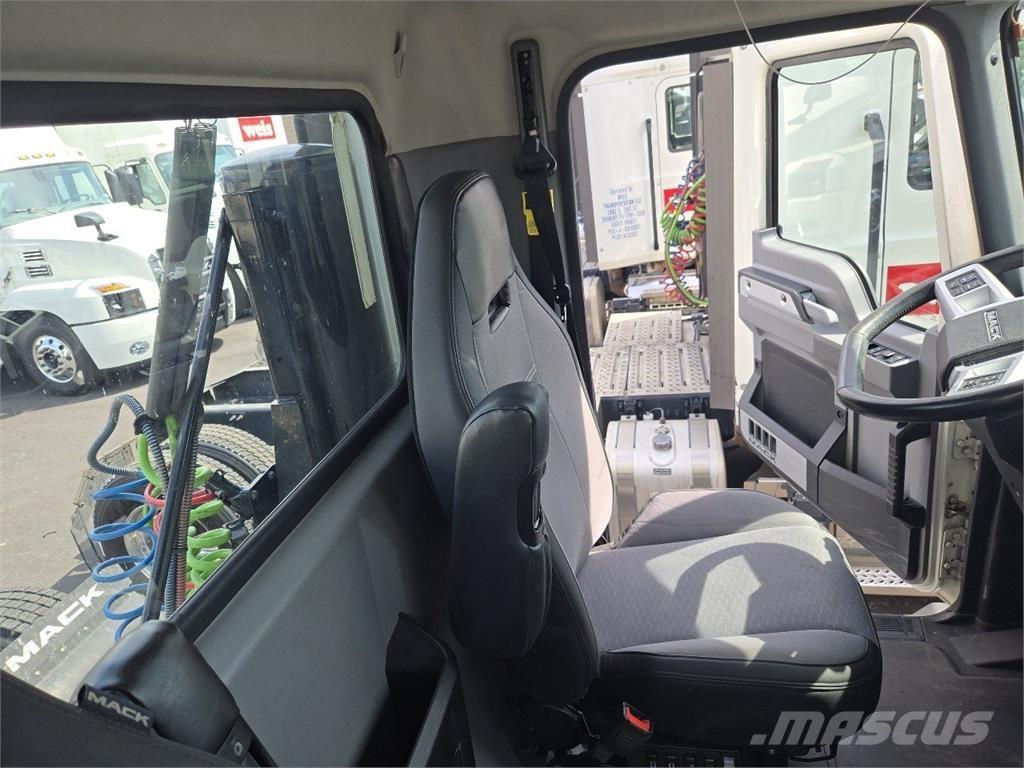 Mack AN64T Prime Movers